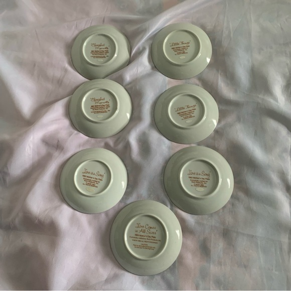 Avon Mother’s Day Collectible Porcelain Plates Children Illustrations 1981/1984 - Picture 2 of 12